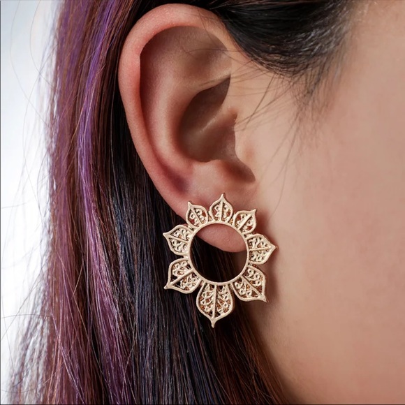 🌻 Elegant Classic Sun Flower Trendy Earrings 🌻 - Picture 2 of 3